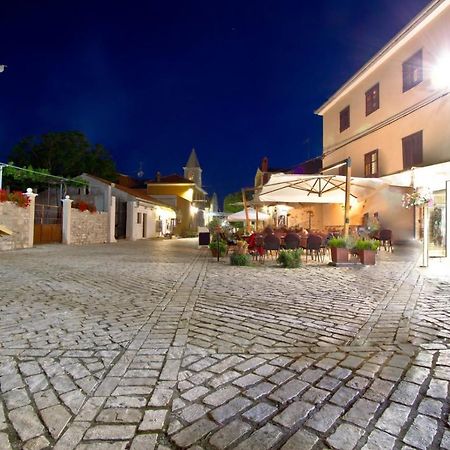 Apartment In Nin With Terrace, Air Conditioning, Wi-Fi Exterior photo